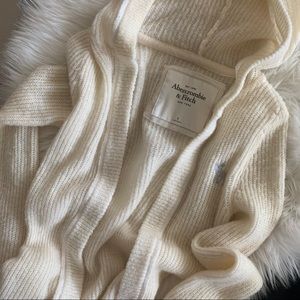 Abercrombie & Fitch Knit Cardigan